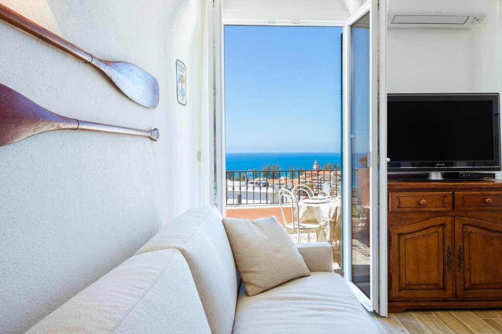 Casa Del Subacqueo. Amazing Terrace With Sea View. Wi-Fi Apartment Bordighera Bagian luar foto