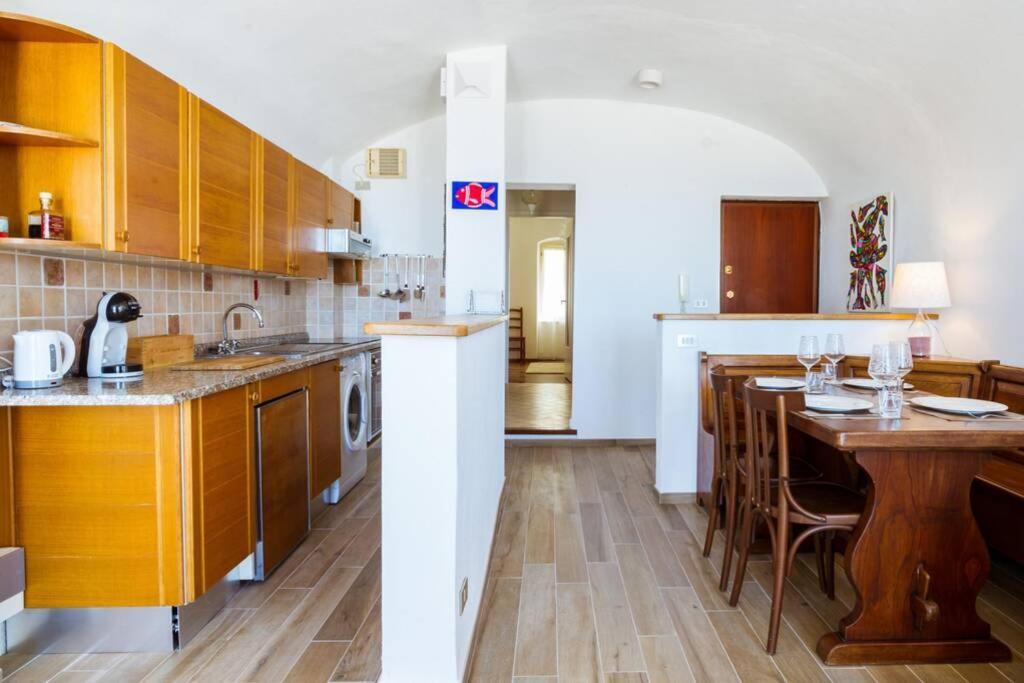 Casa Del Subacqueo. Amazing Terrace With Sea View. Wi-Fi Apartment Bordighera Bagian luar foto